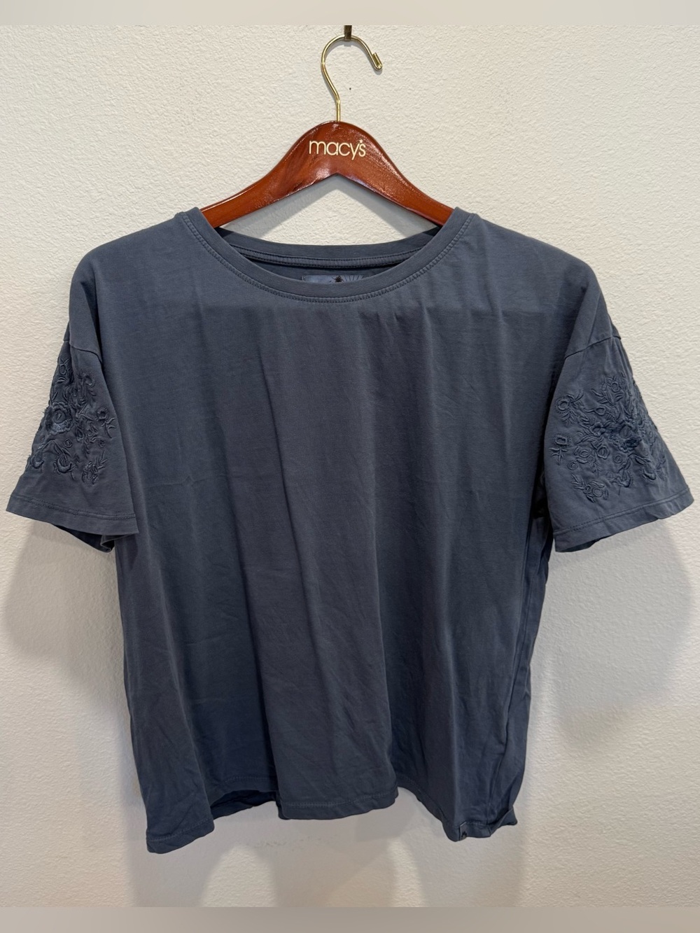 Floral Embroidered Boho Sleeve Tee 100% Cotton C&C California FloralSize L